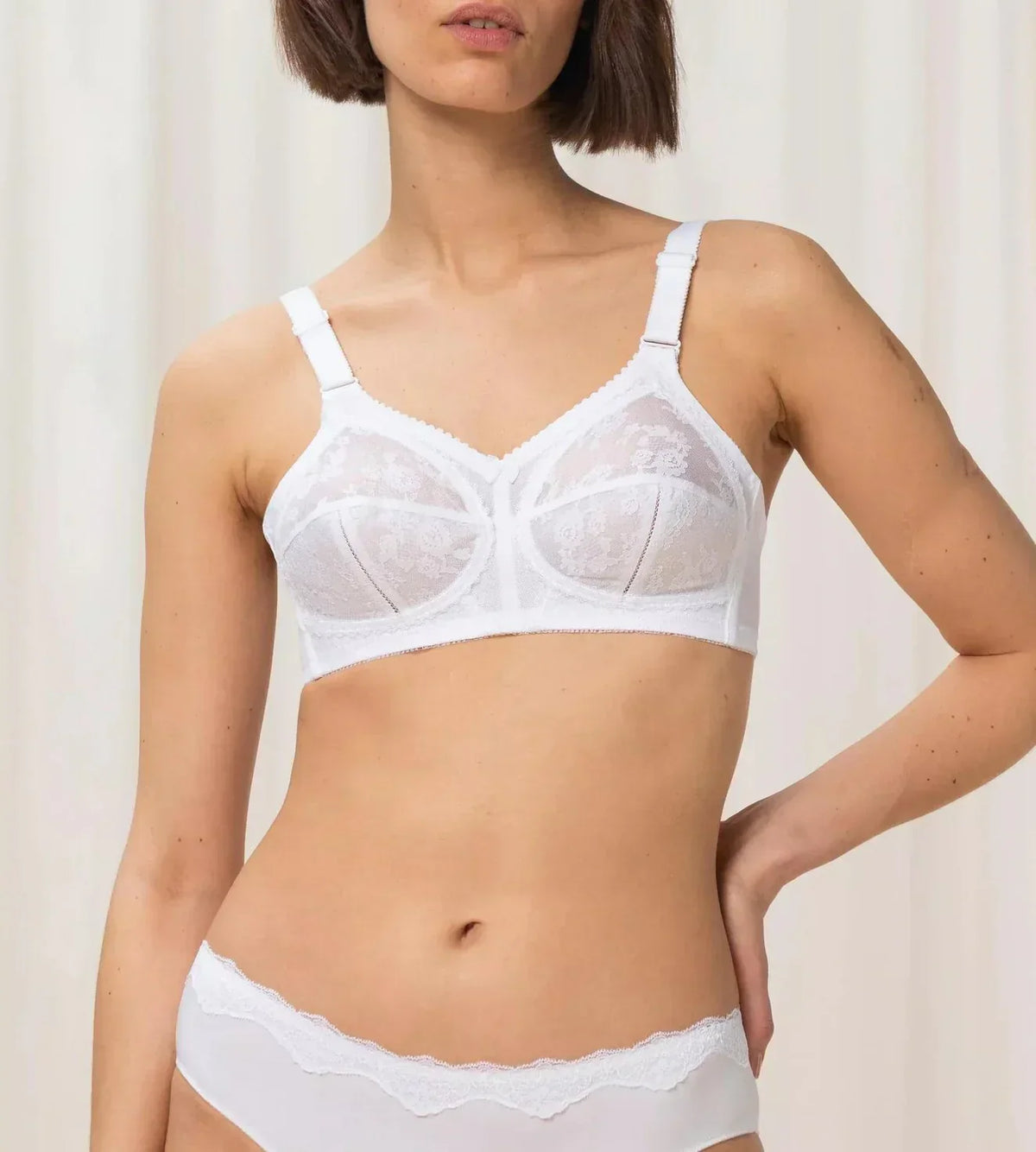 Buy 1 Get 1 free Triumph Doreen Classic Non-Padded Full Coverage Bra for Women