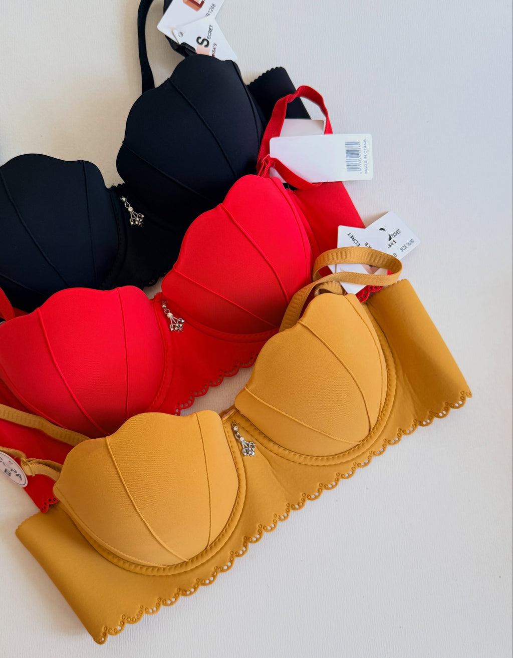 Imported Laser-Cut Shell Bandeau / Strapless Bra